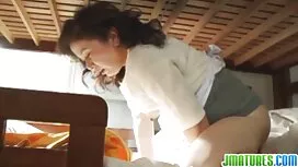 Seorang gadis dengan ...