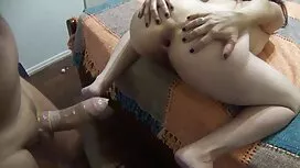 Dia meletakkan di da ...