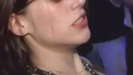 Dia berjongkok kemba ...