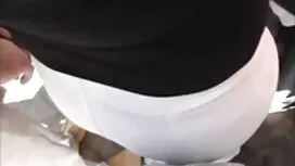 Dua orang di baris j ...