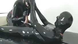 Seorang korek pantat ...